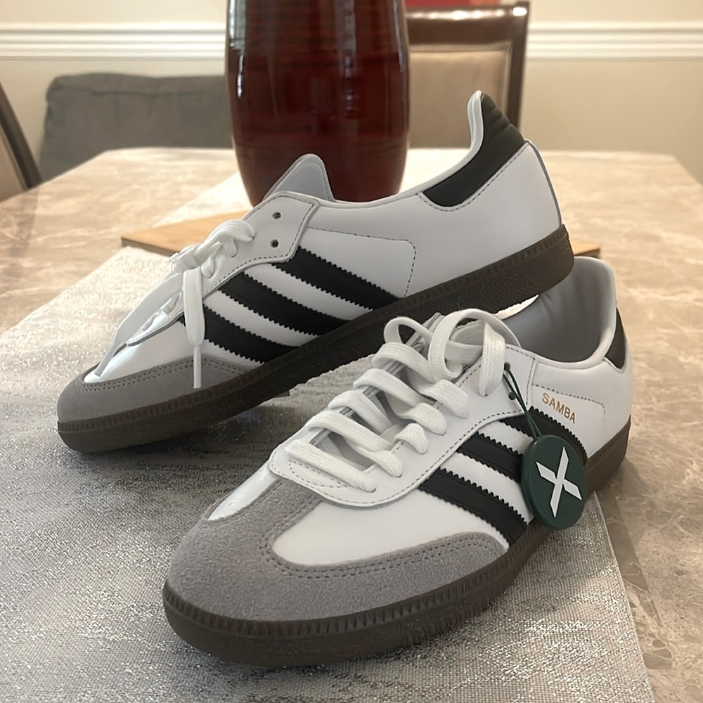Women Sambas size 9
